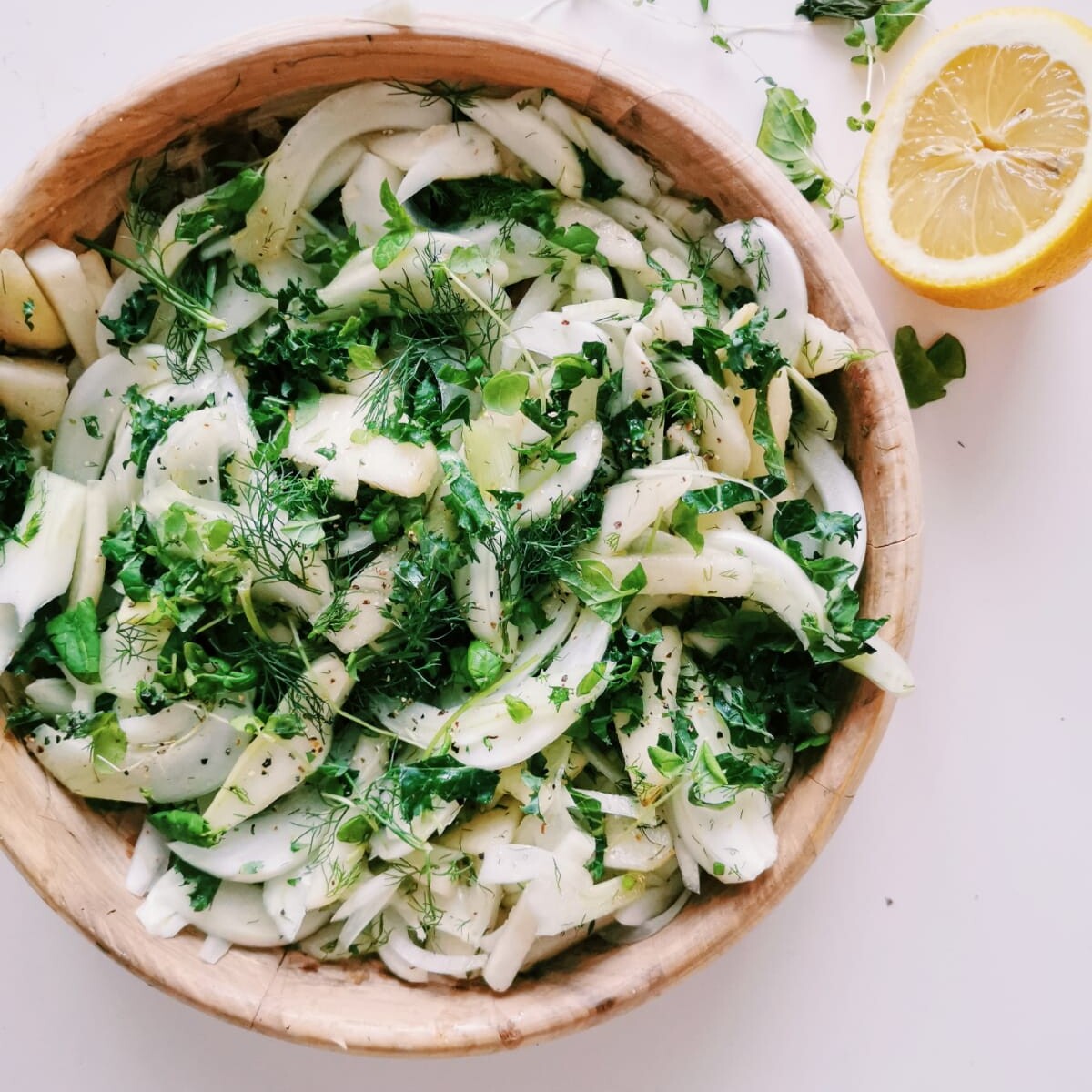 Päärynä-Fenkoli salaatti