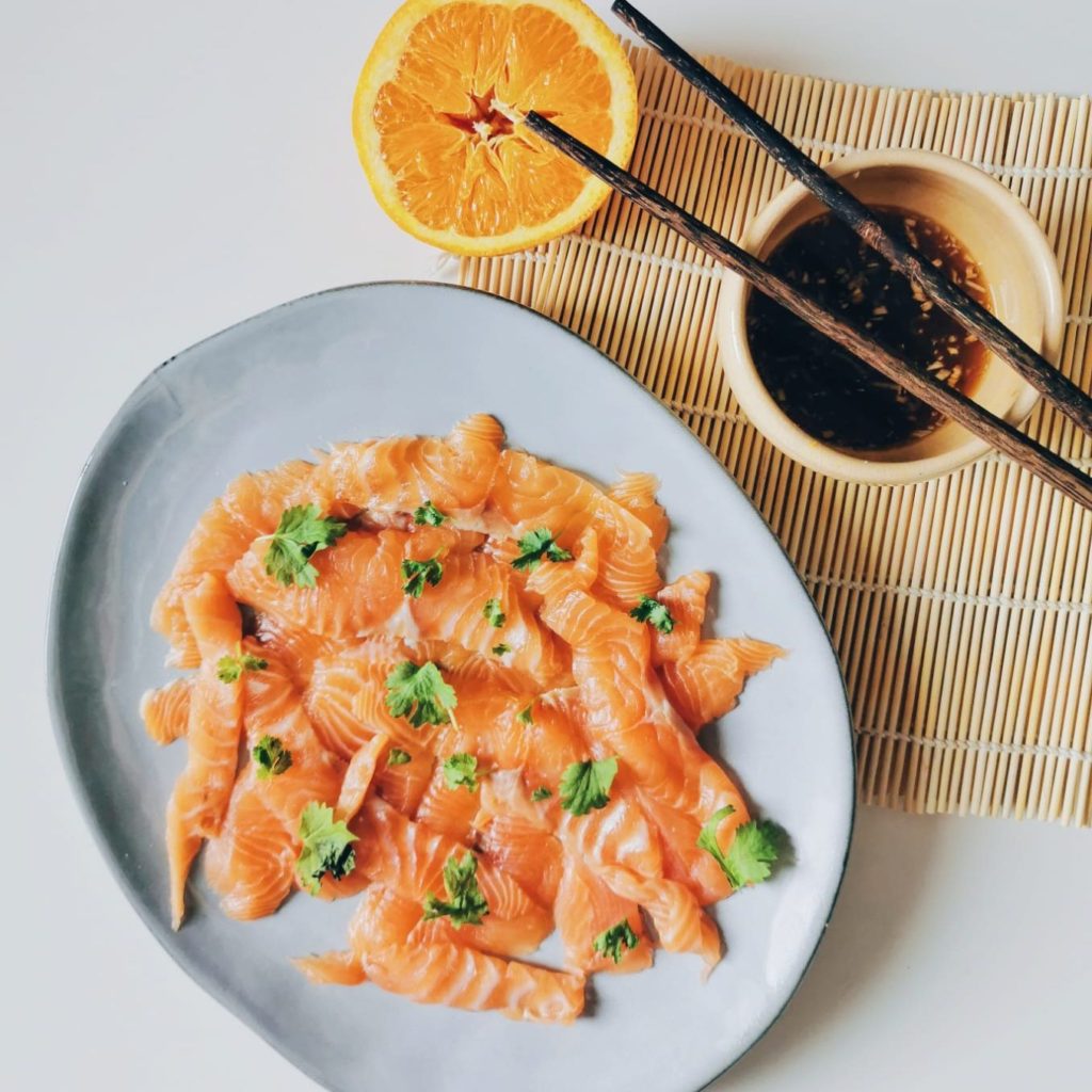 lohi sashimi appelsiinimarinadilla