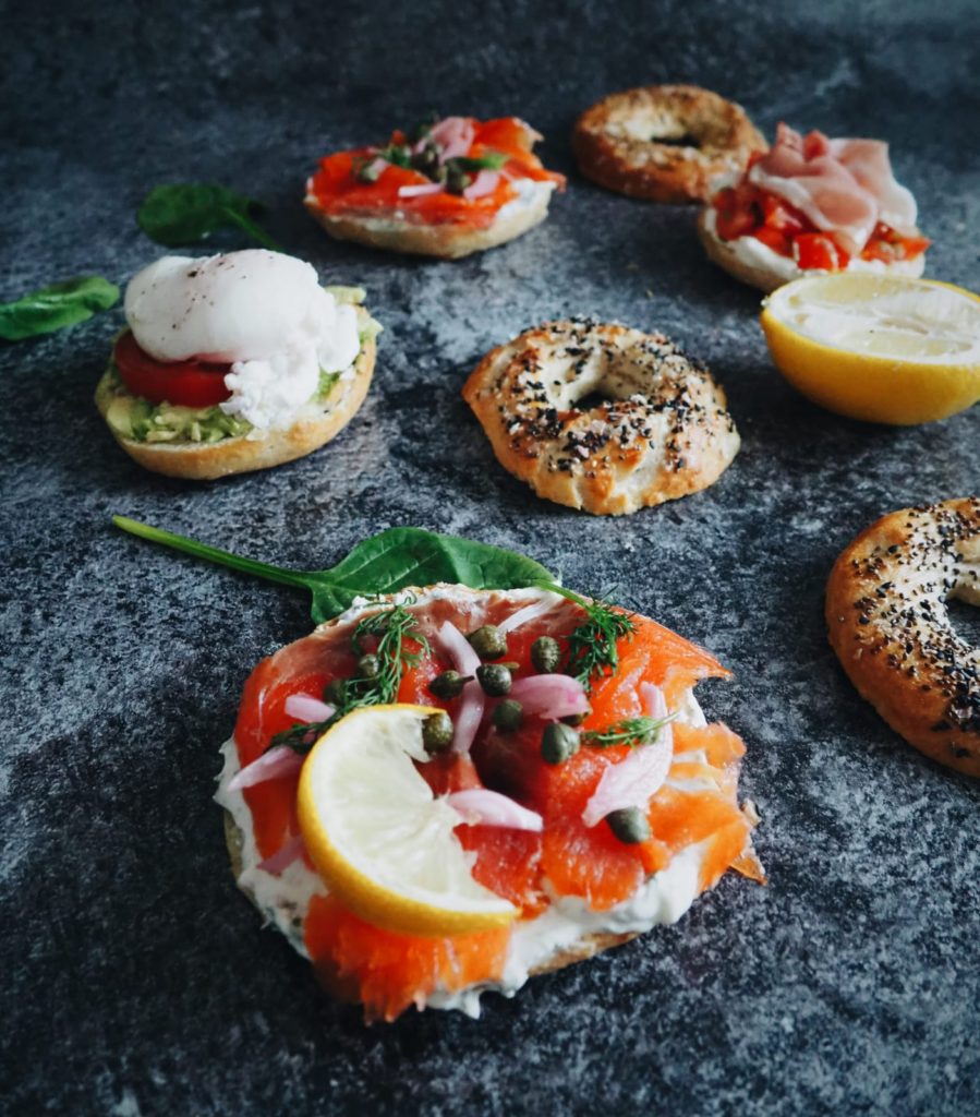 kylmäsavulohibagelit