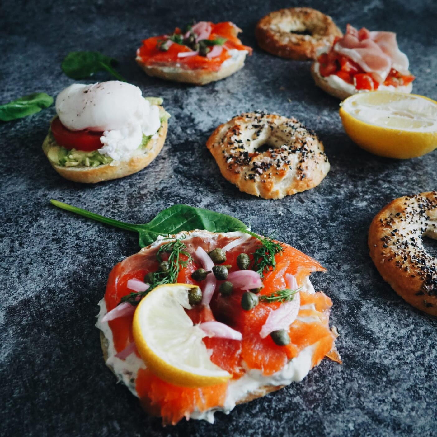 kylmäsavulohibagelit