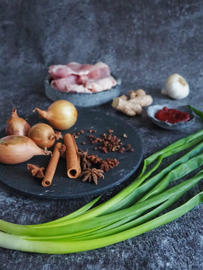 Tahmea koralainen kana