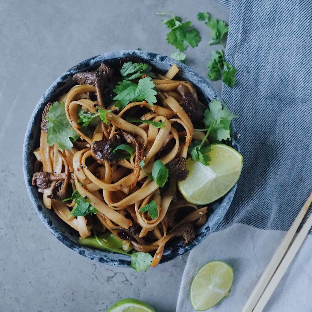 paistetut suppilovahveronuudelit