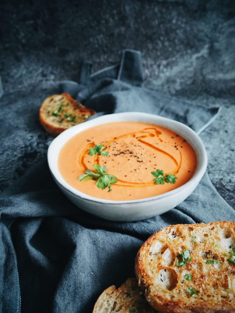 tomaatti-vuohenjuustokeitto