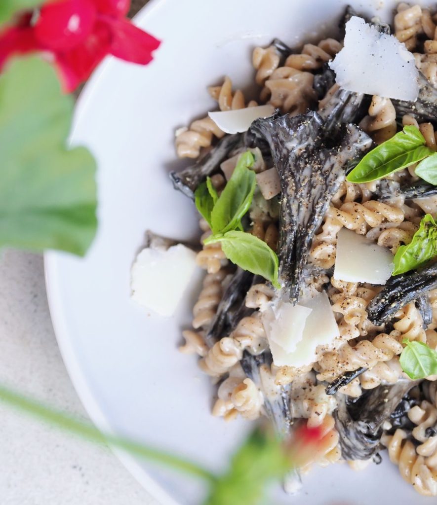 mustatorvisienipasta