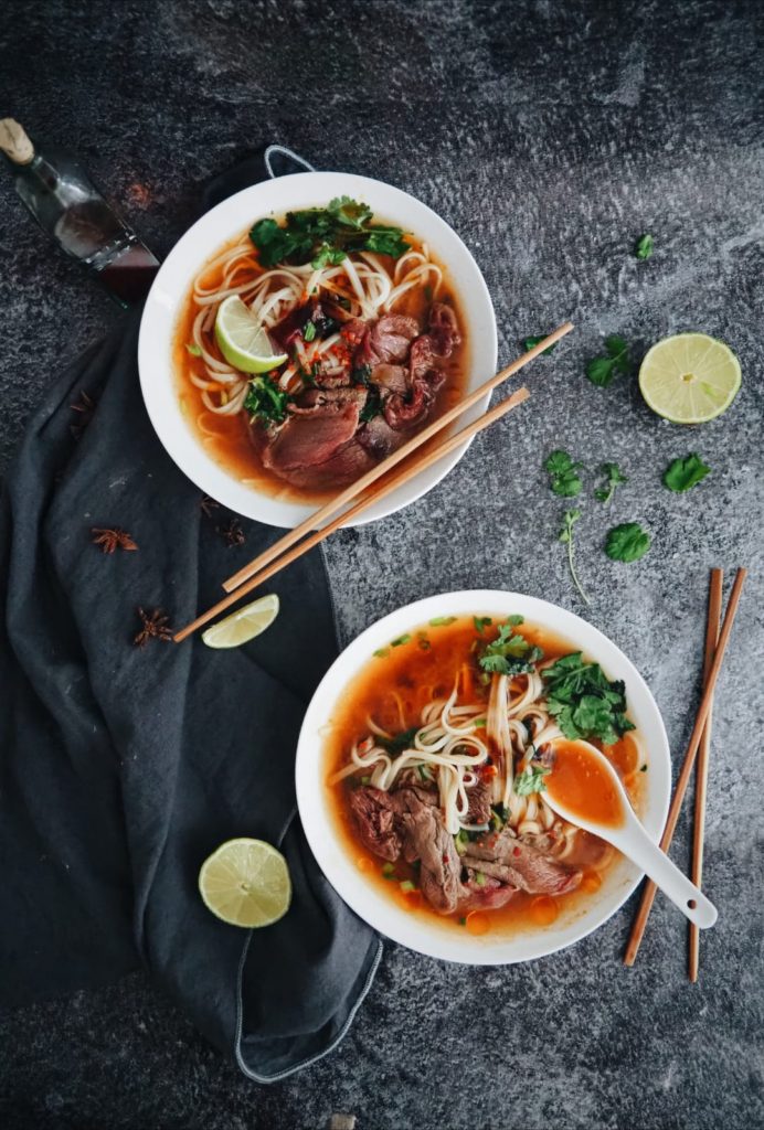 tulinen vietnamilainen nuudelikeitto