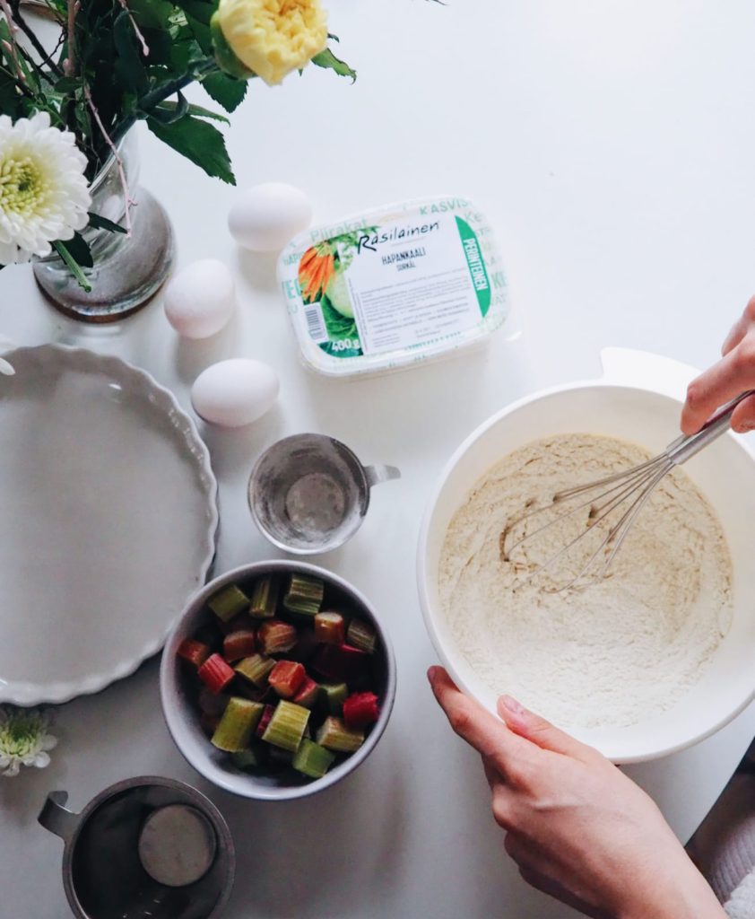 hapankaali raparperipiirakka