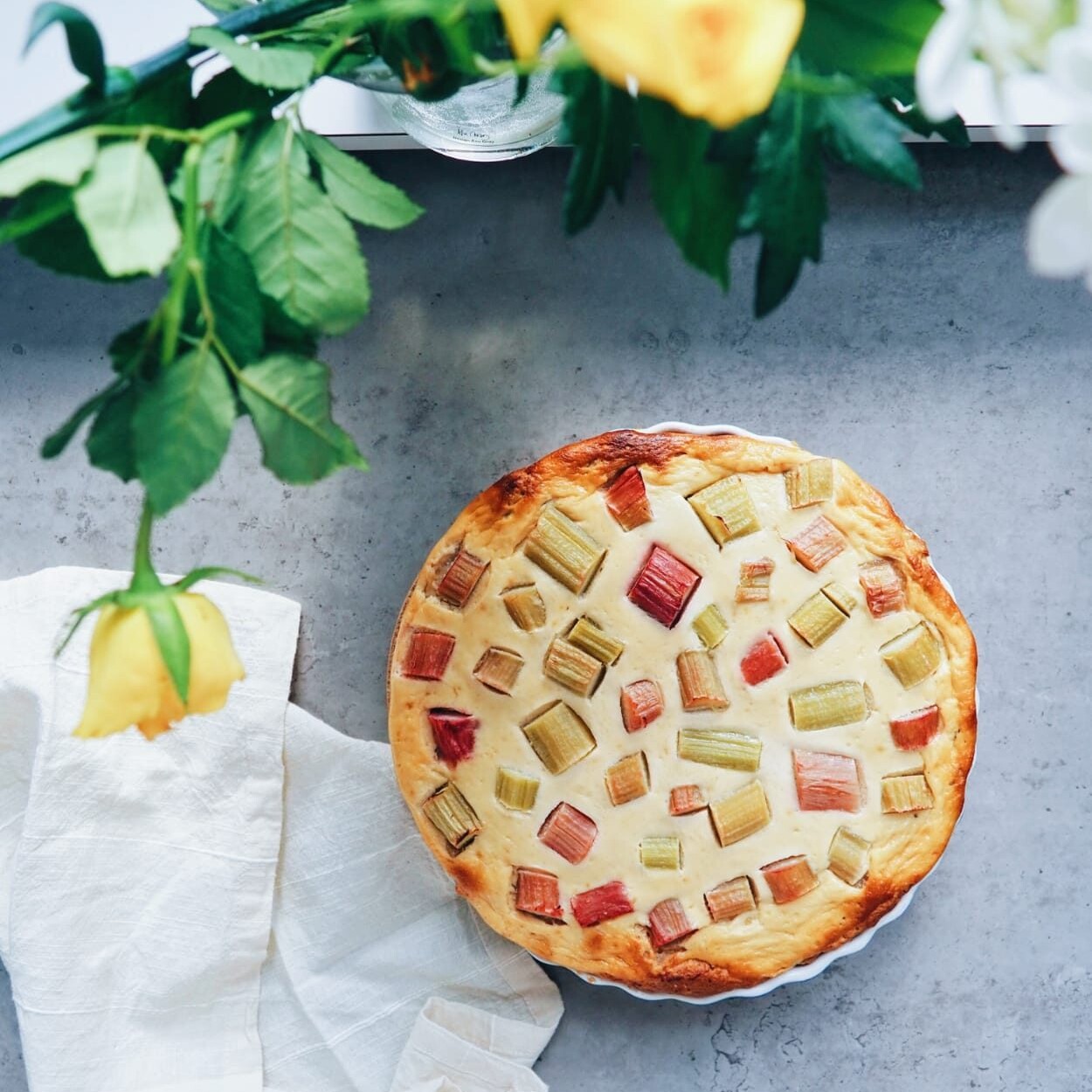 hapankaali raparperipiirakka