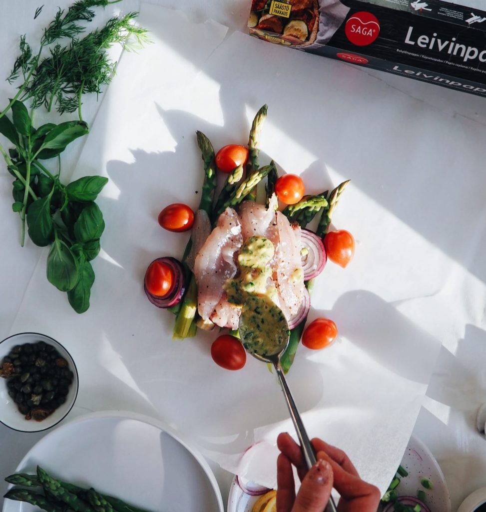 leivinpaperissa kypsytettyä kalaa