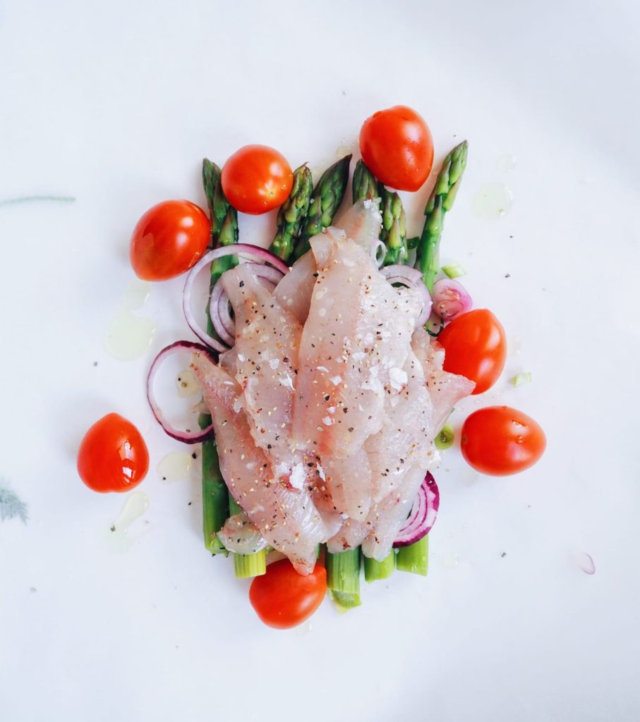 leivinpaperissa kypsytettyä kalaa