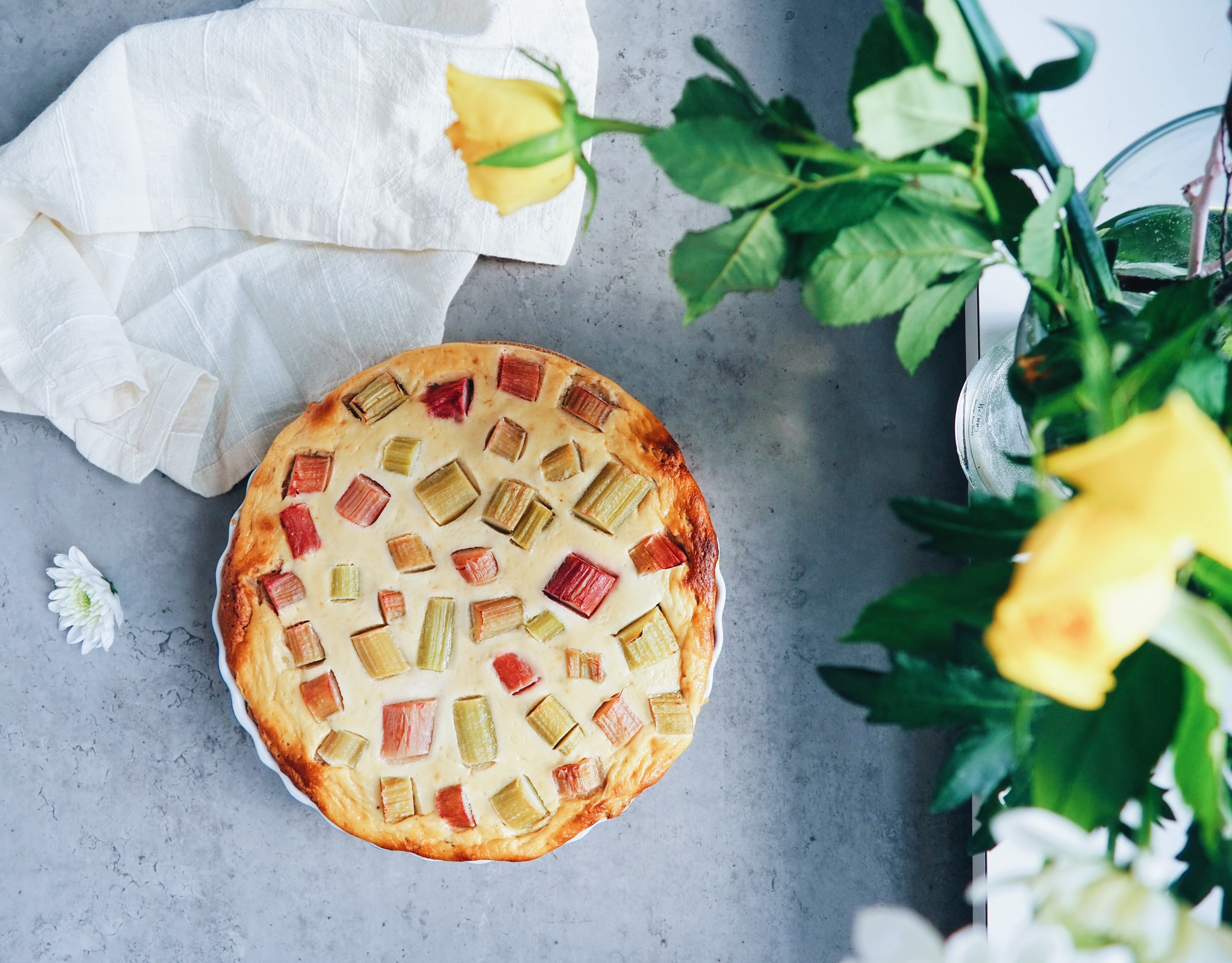 hapankaali raparperipiirakka