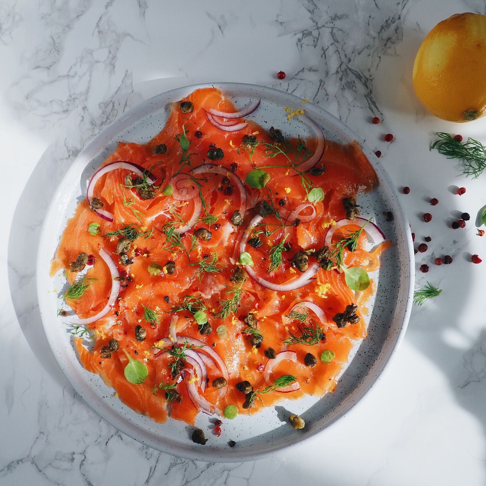 kylmäsavulohicarpaccio