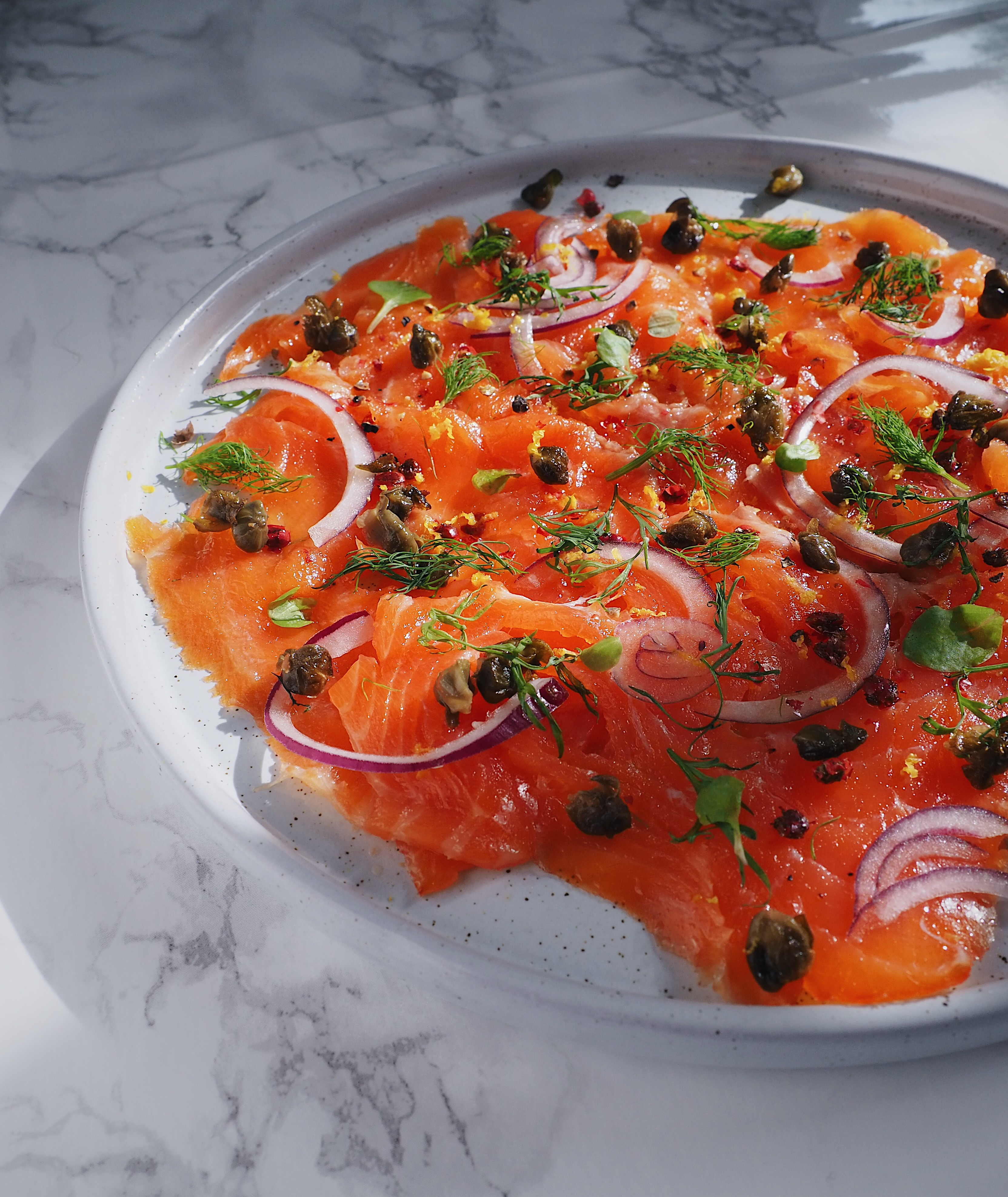 kylmäsavulohicarpaccio