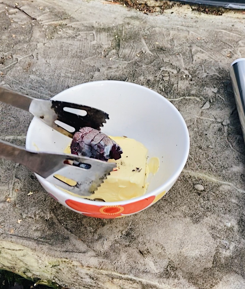 Hiilivoilla maustettu fenkolikeitto herkullisella fenkolihöysteellä