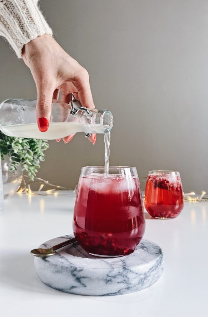 jouluinen granaattiomena drinkki