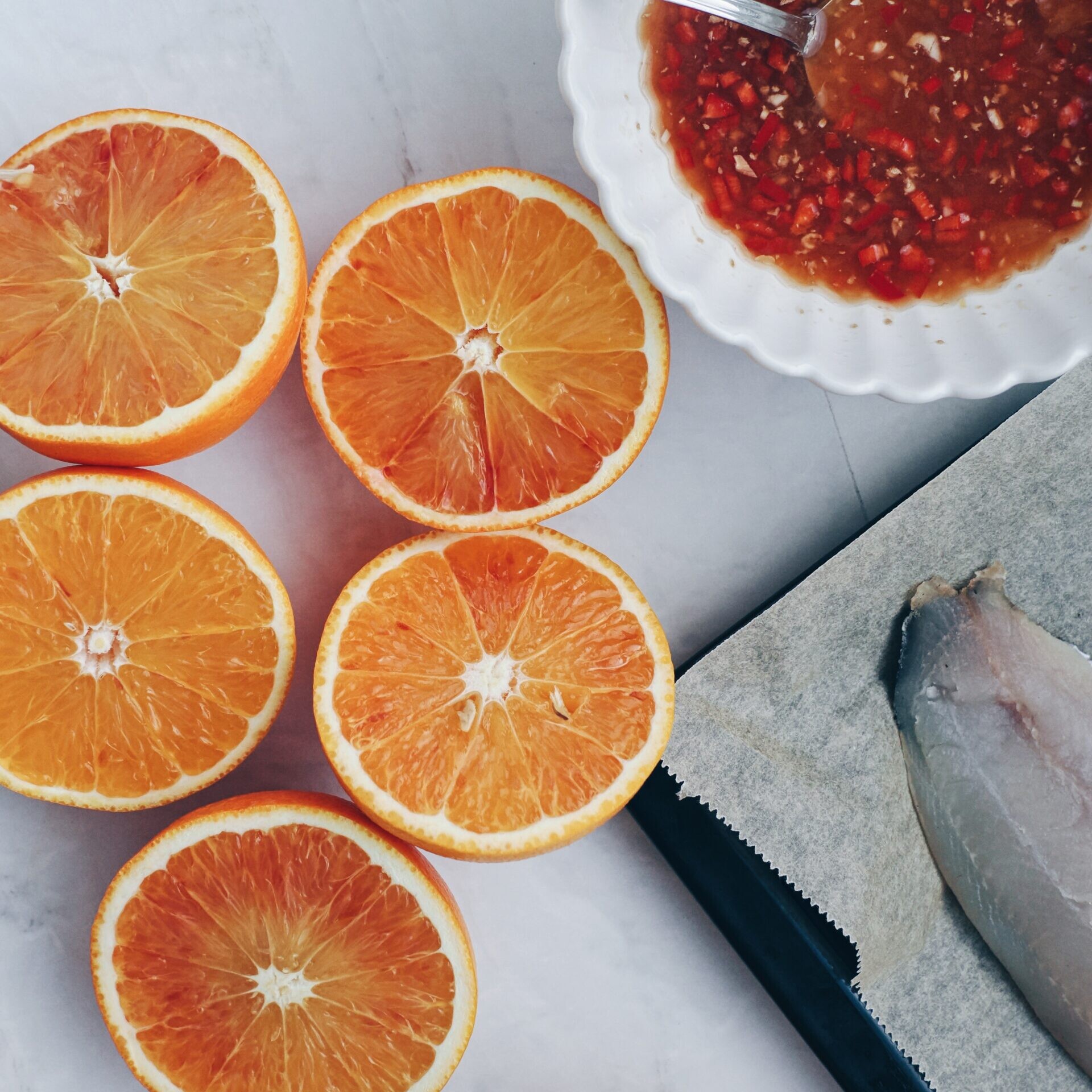 Kalaa soija-veriappelsiinikastikkeessa