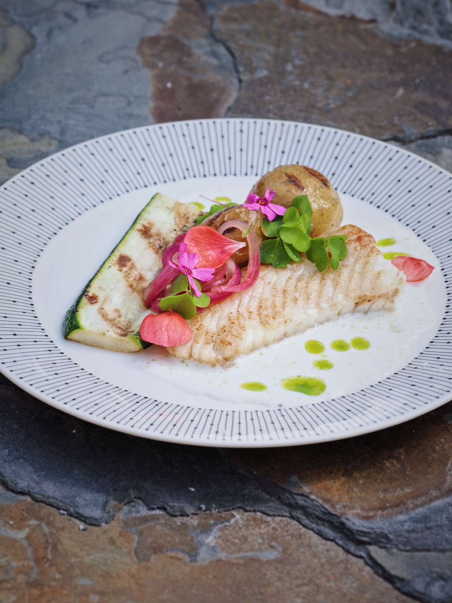 Paistettua kuhaa ja piimäkastike