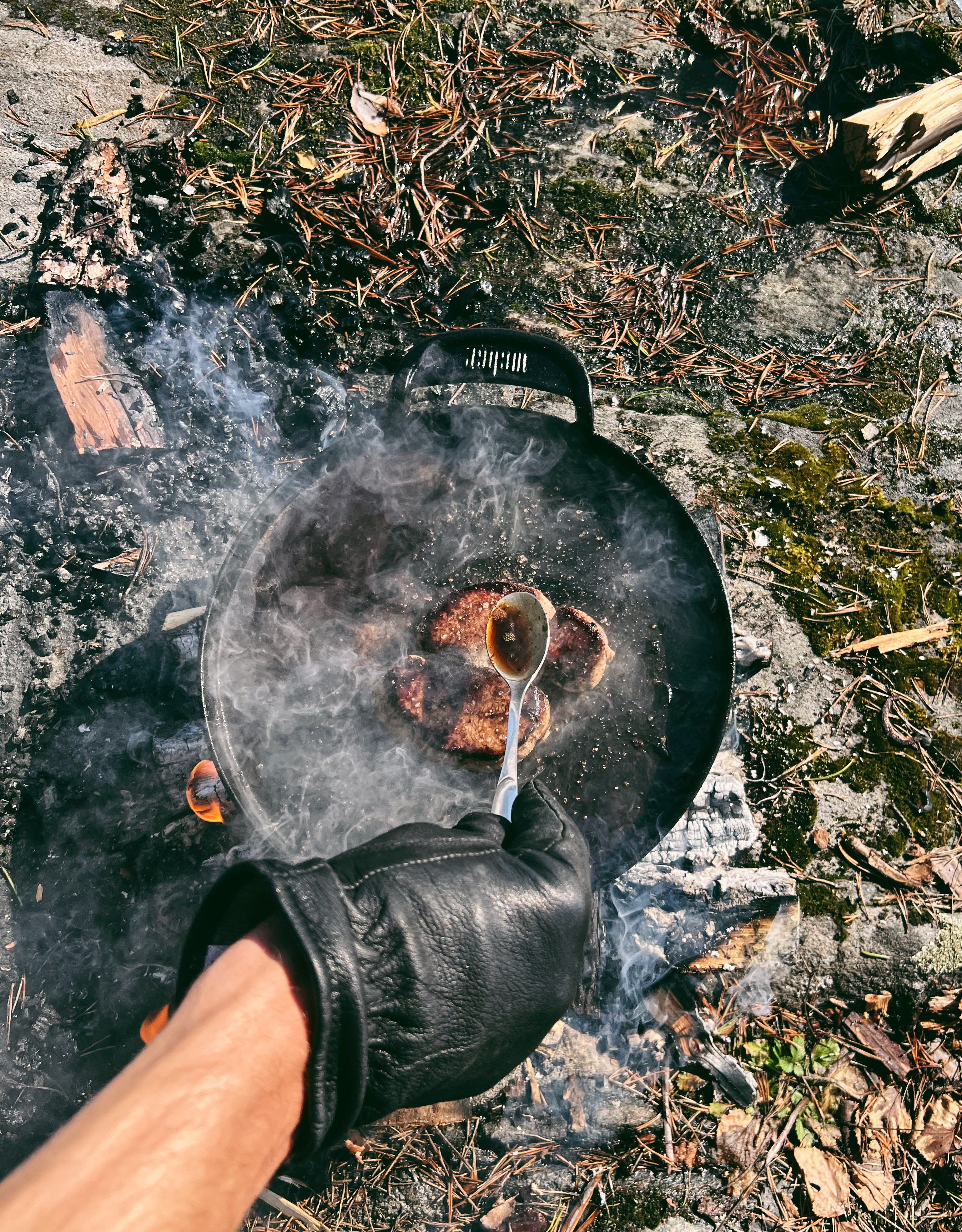 Peuran pihvi ulkotulella