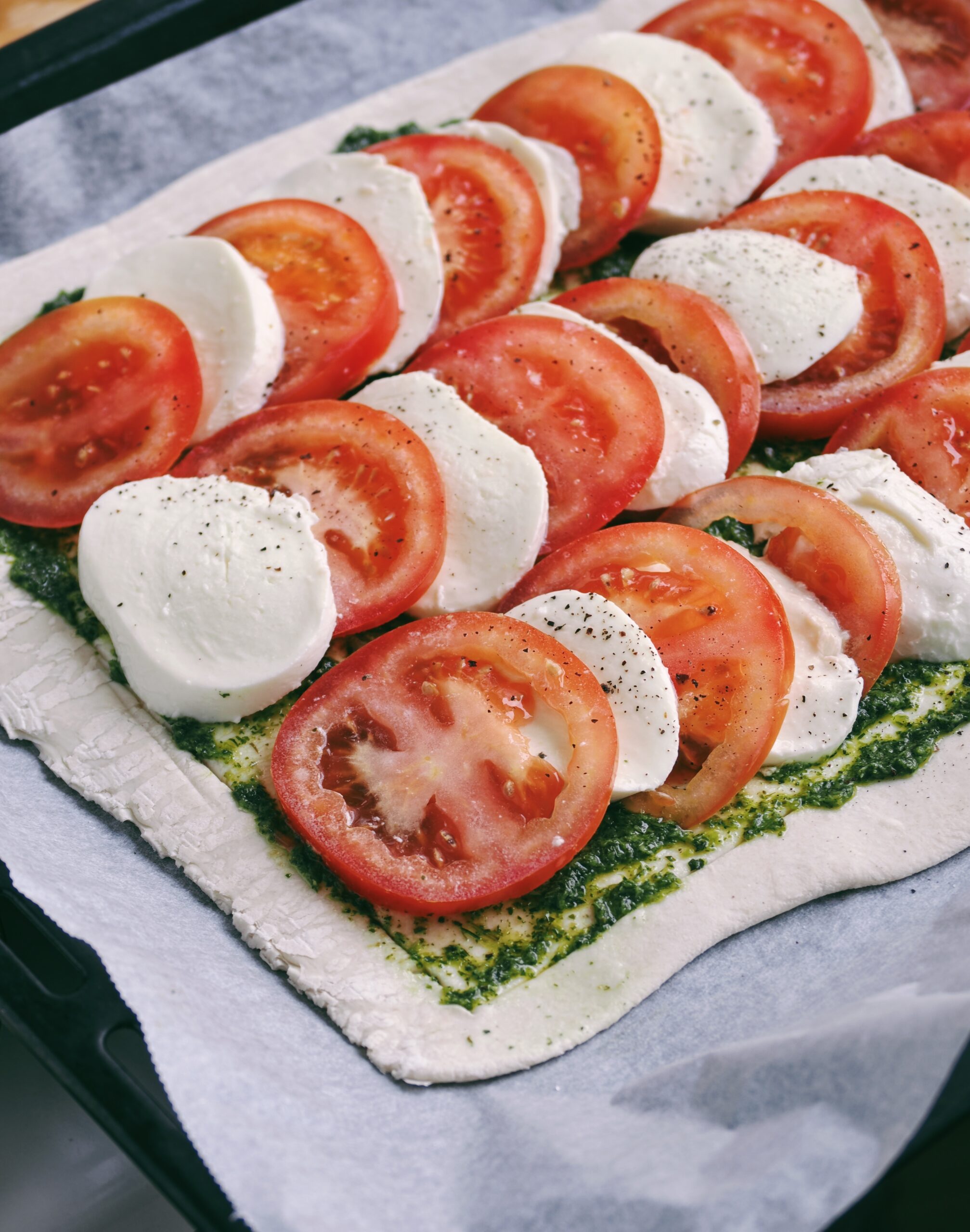 caprese-piirakka