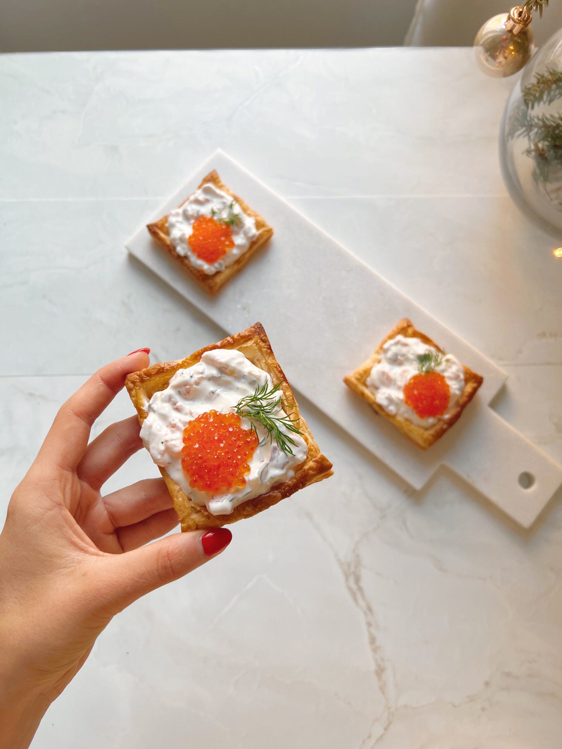 Kylmäsavulohimoussella täytetyt suolaiset piirakat