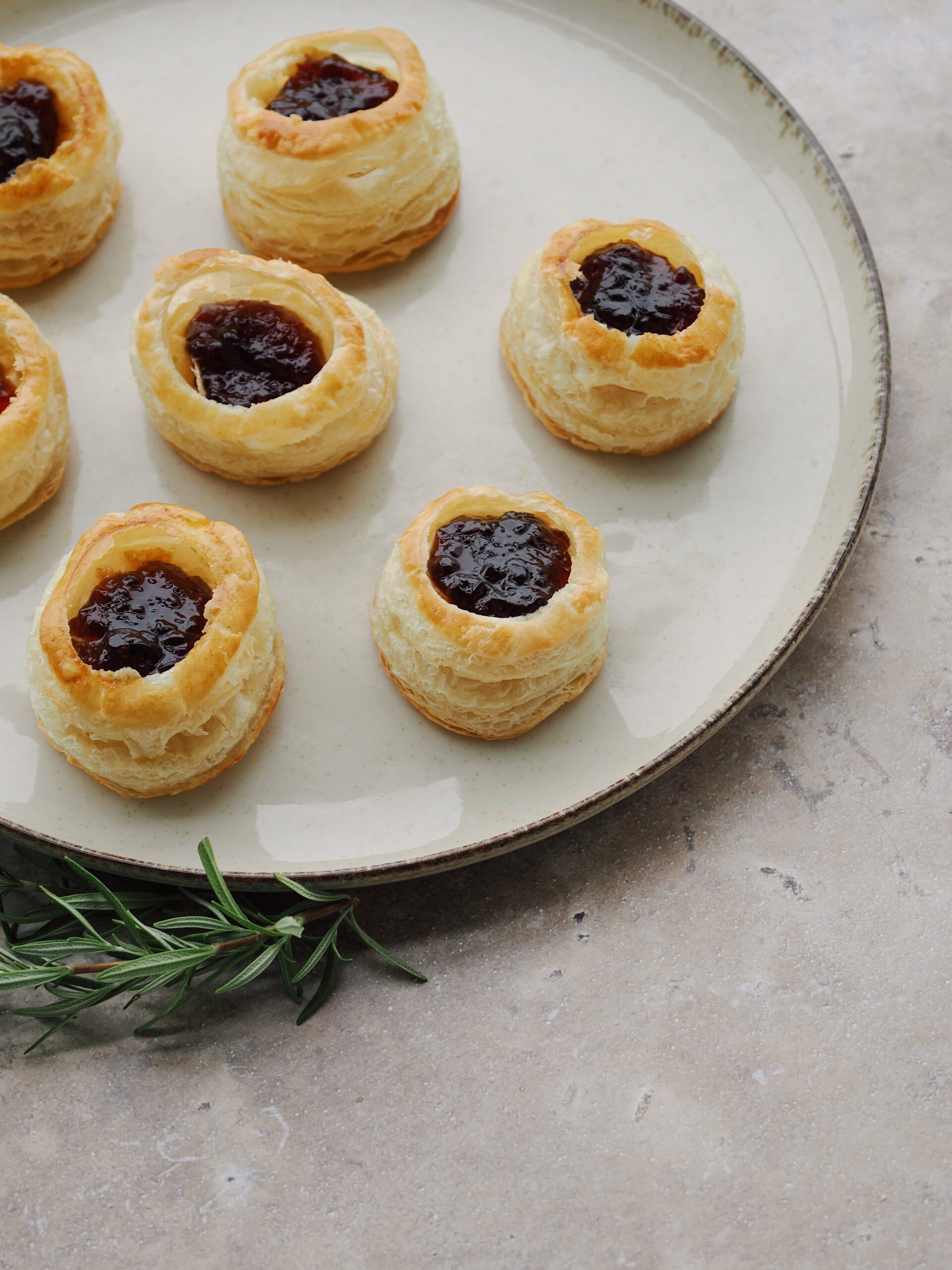 Feta-hillo lehtitaikinakupit